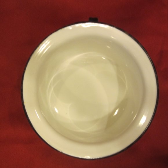 VTG LARGE ENAMEL CUP, WHITE W/BLACK ACCENTS - Picture 6 of 10
